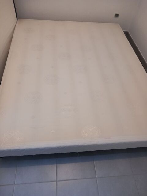 Matelas et sommier  300 Fontenilles (31)