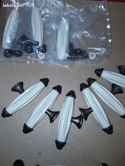 LOT de Poign�es tiroir 21 Serres-Castet (64)