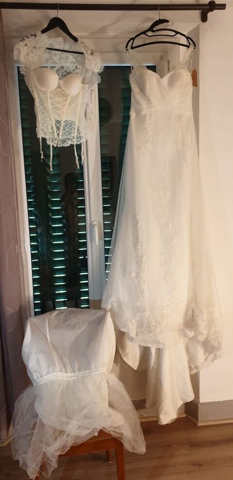 Robe de mariée 38-40 avec corset/jupon/caraco 400 Évian-les-Bains (74)