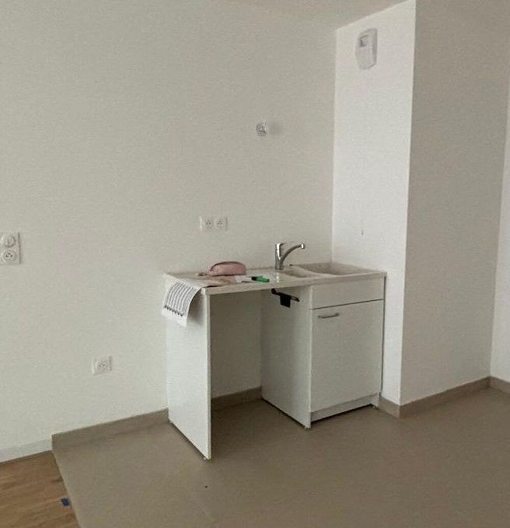 Kitchenette neuve ? &eacute;vier r&eacute;sine CAREA + meuble ? jamais Meubles