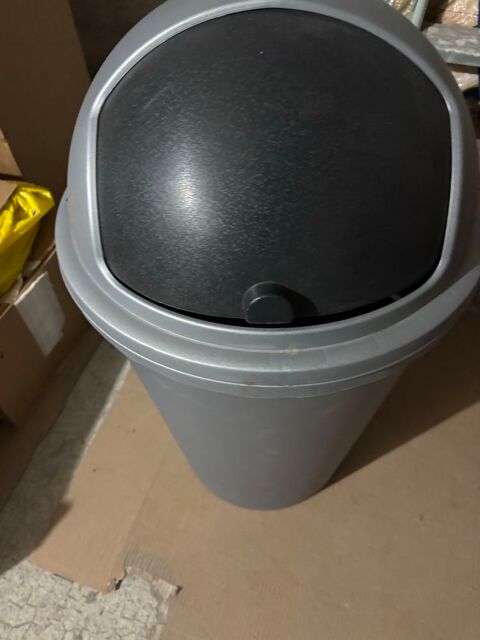 poubelle 50 litres 5 Saint-Laurent-du-Var (06)