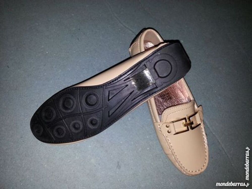 Mocassins vernis beige Balmain Chaussures