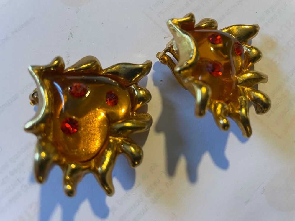 BO Clip dor&eacute;e coeur r&eacute;sine jaune strass C LACROIX Bijoux et montres