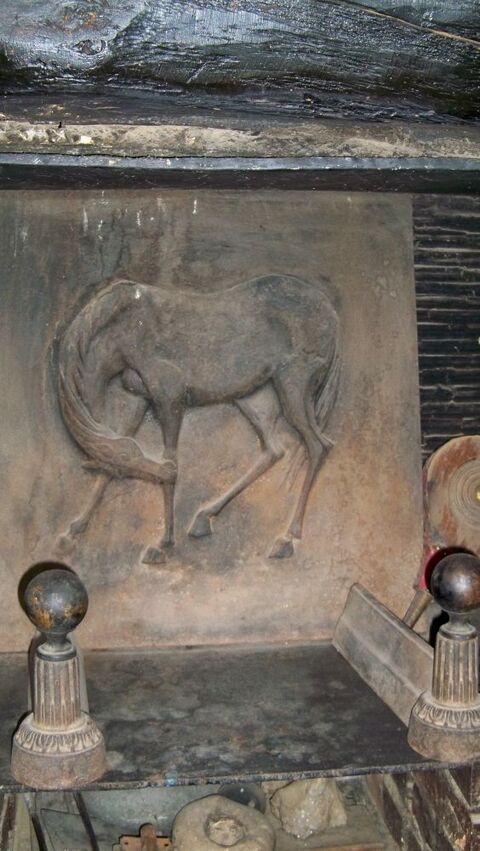 Plaque de chemin�e en Fonte - Motif cheval 50 Antony (92)