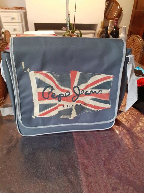 Besace P�p� Jeans neuve 10 Fontaines-Saint-Martin (69)