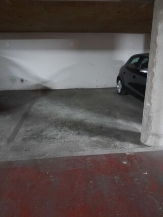  Parking / Garage  louer 8 m Marseille
