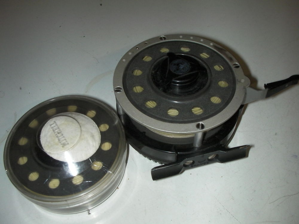 Moulinet MITCHELL 710 AUTOMATIQUE + 1 bobine Sports