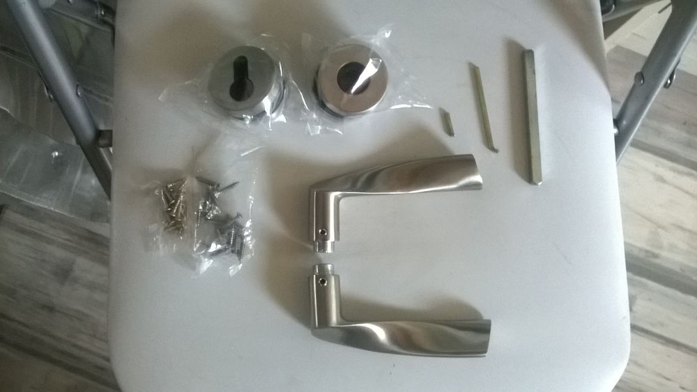 1 poign&eacute;e de porte compl&egrave;te neuve Bricolage