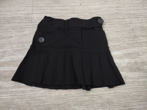 F 9 E (31) - 5 ans -�Jupe noire 2 Paris 13 (75)