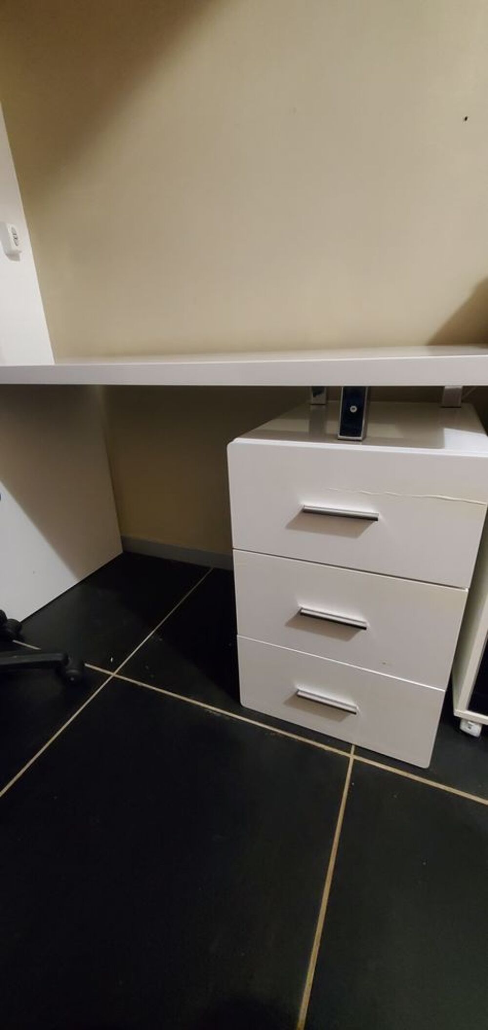 Bureau laqu&eacute; blanc 3 tiroirs Meubles