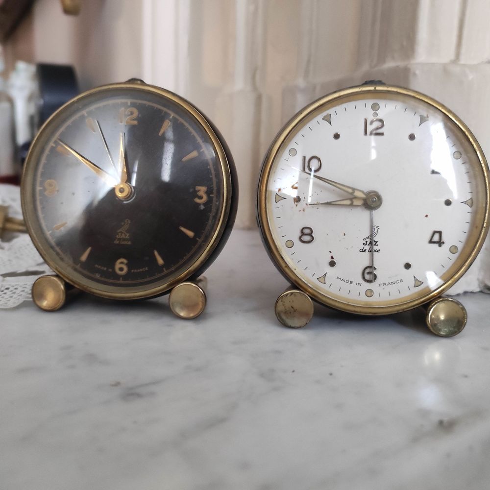 Paire de r&eacute;veils de marque JAZZ Bijoux et montres
