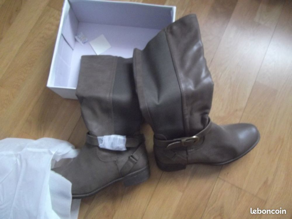 Bottes marron toute neuve Chaussures