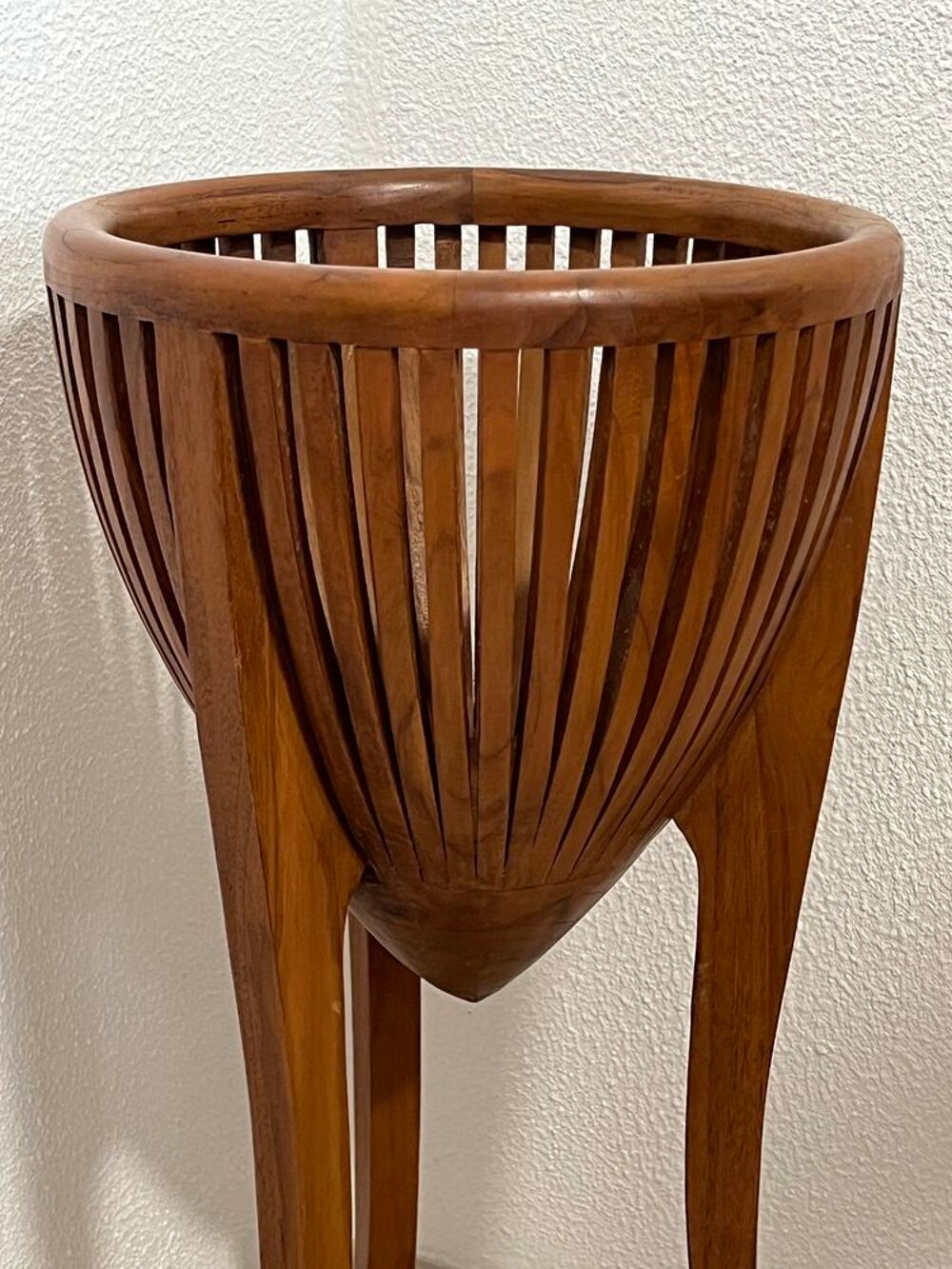 CACHE-POT sur pied, 70 cm de haut, en bois exotique Meubles