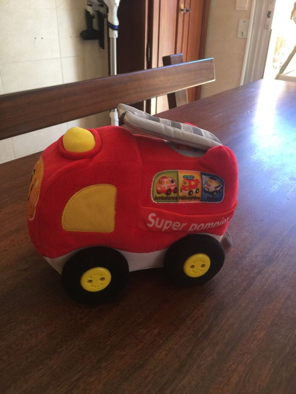 Camion Pompier sonore en peluche " VTECH " Jeux / jouets