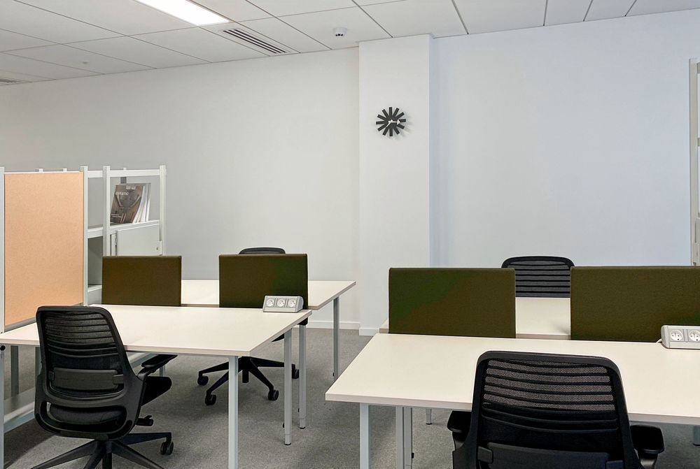   De magnifiques bureaux sur mesure pour 3personnes  Spaces Shake Building Lille