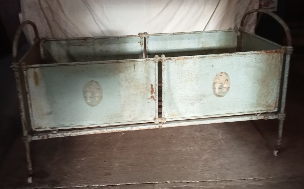 Lit enfant en m&eacute;tal Pierrot et colombine Mobilier enfants