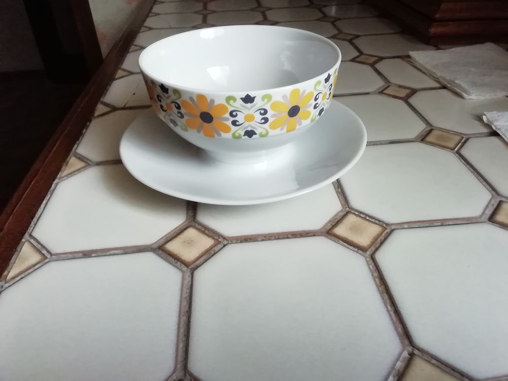Sauci&egrave;re avec coupelle porcelaine ann&eacute;e 1970 Cuisine