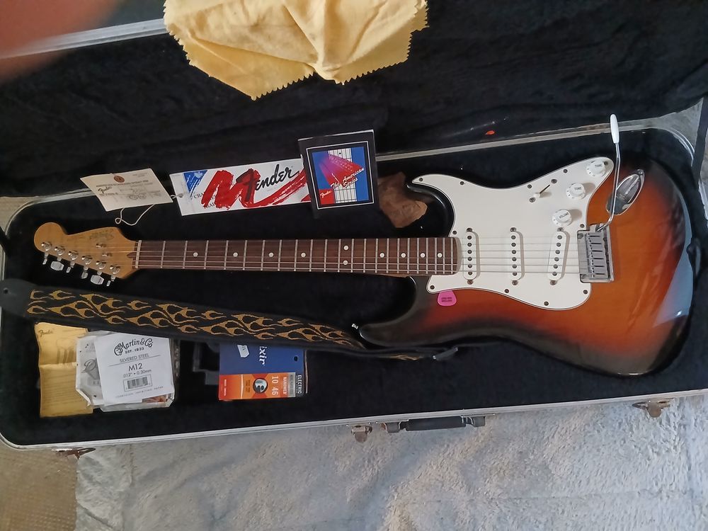 Guitare &eacute;lectrique FENDER STRATOCASTER U.S Instruments de musique