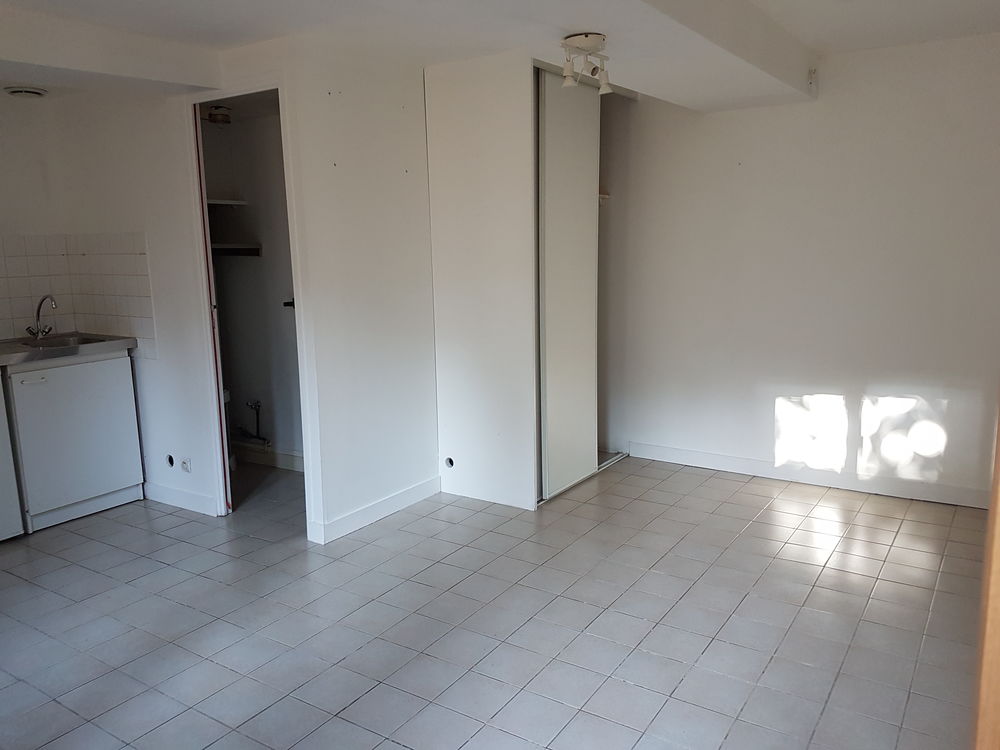 Location Appartement Studio rez de chaussé sur cour privée Rennes