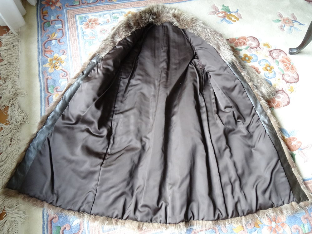 manteau de fourrure v&eacute;ritable en pattes de marmottes
Vêtements