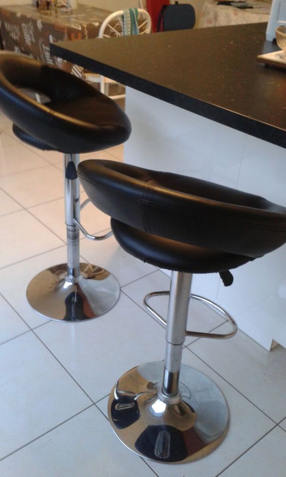 2 TABOURETS DE BAR ET CUISINE Cuisine