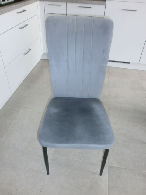 Lot de chaises 100 Puget-sur-Argens (83)