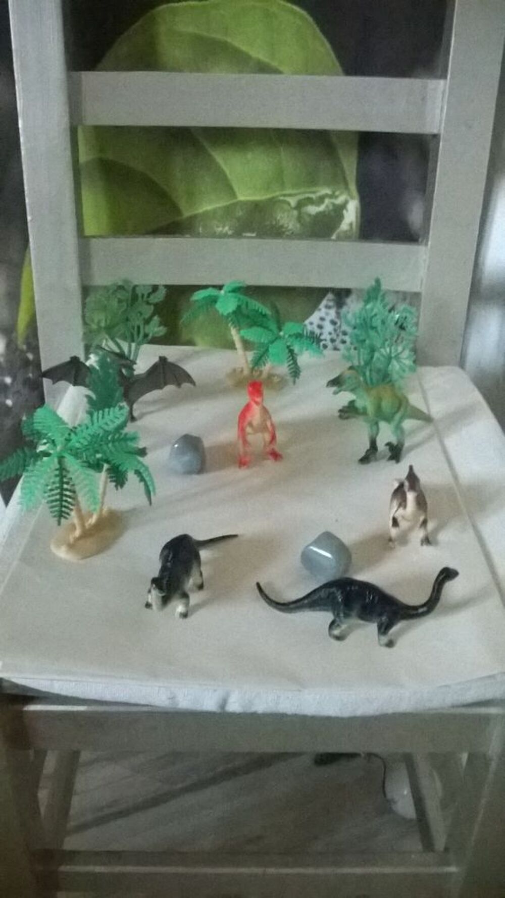 Jouet ANIMAL WORLD
33 Dinosaures et autres
Excellent etat
Jeux / jouets
