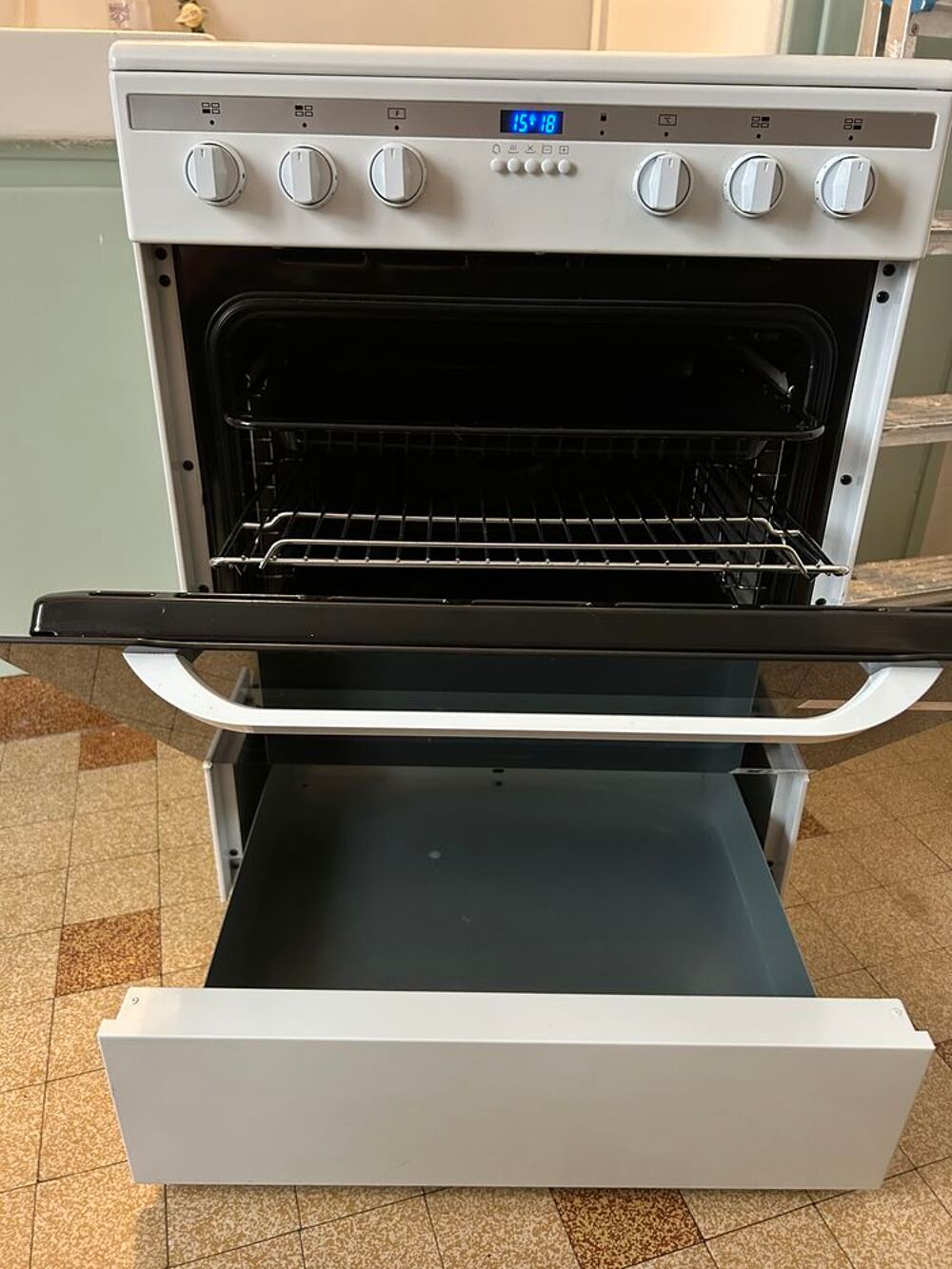 Cuisini&egrave;re Proline four int&eacute;gr&eacute; Electroménager