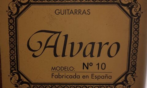 Belle guitare de 3/4  pour enfants et adulte, 
35 Nice (06)