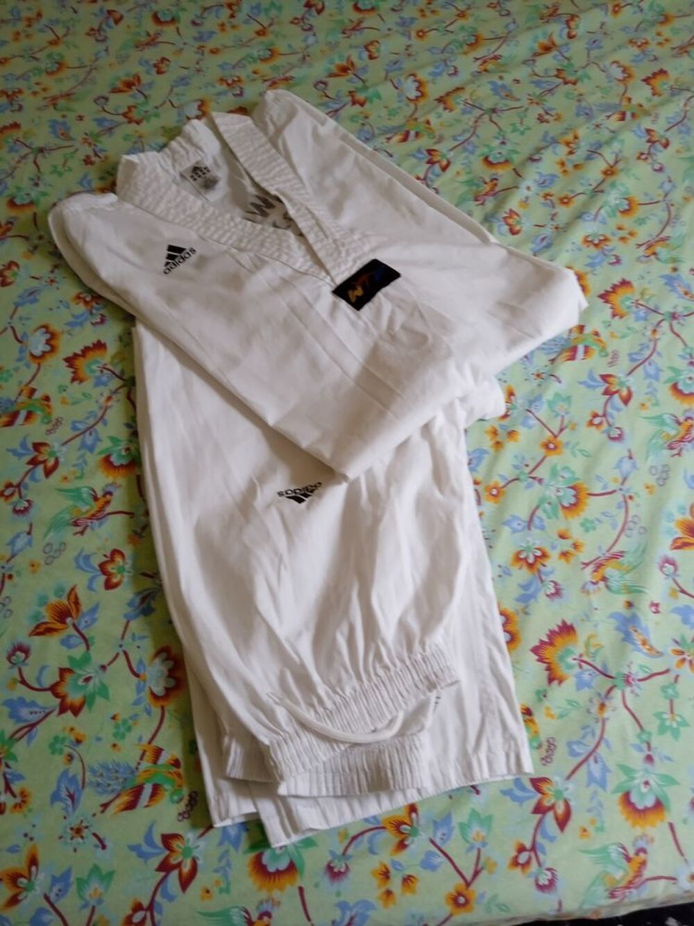 un kimono de taekwondo, &eacute;tat neuf. Sports