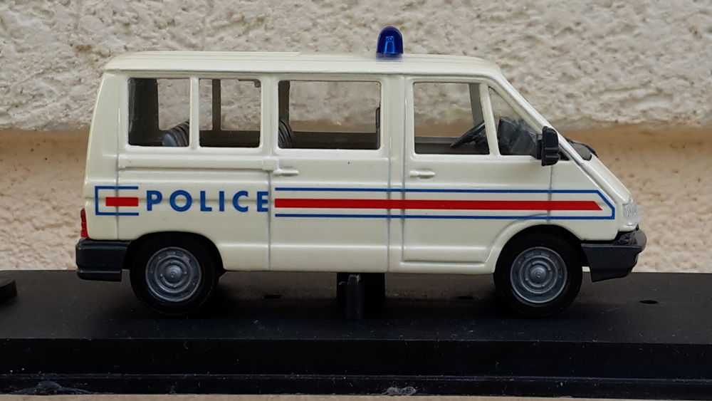 Renault Trafic vitr&eacute; Police 