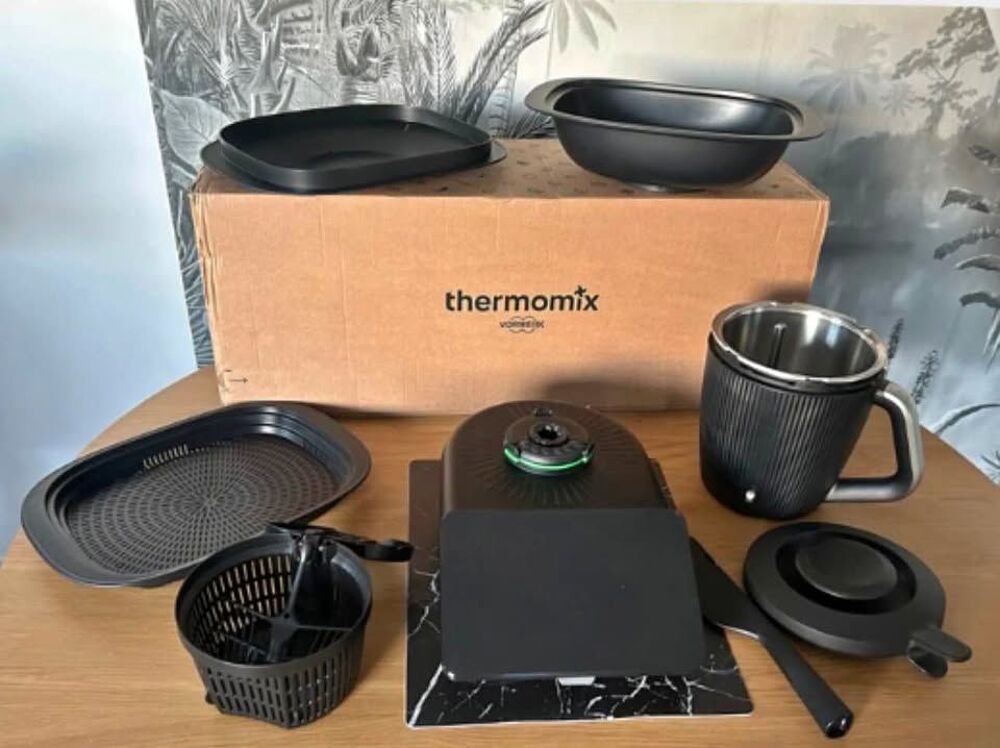 Thermomix tm7 + le d&eacute;coupe-minute+ Electroménager