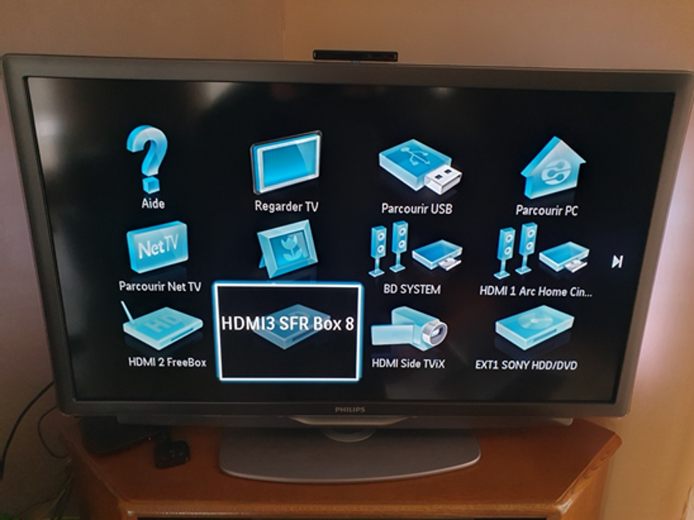 TV PHILIPS s&eacute;rie 9000 LED &agrave; &eacute;cran plat avec Ambilight 117 cm Photos/Video/TV