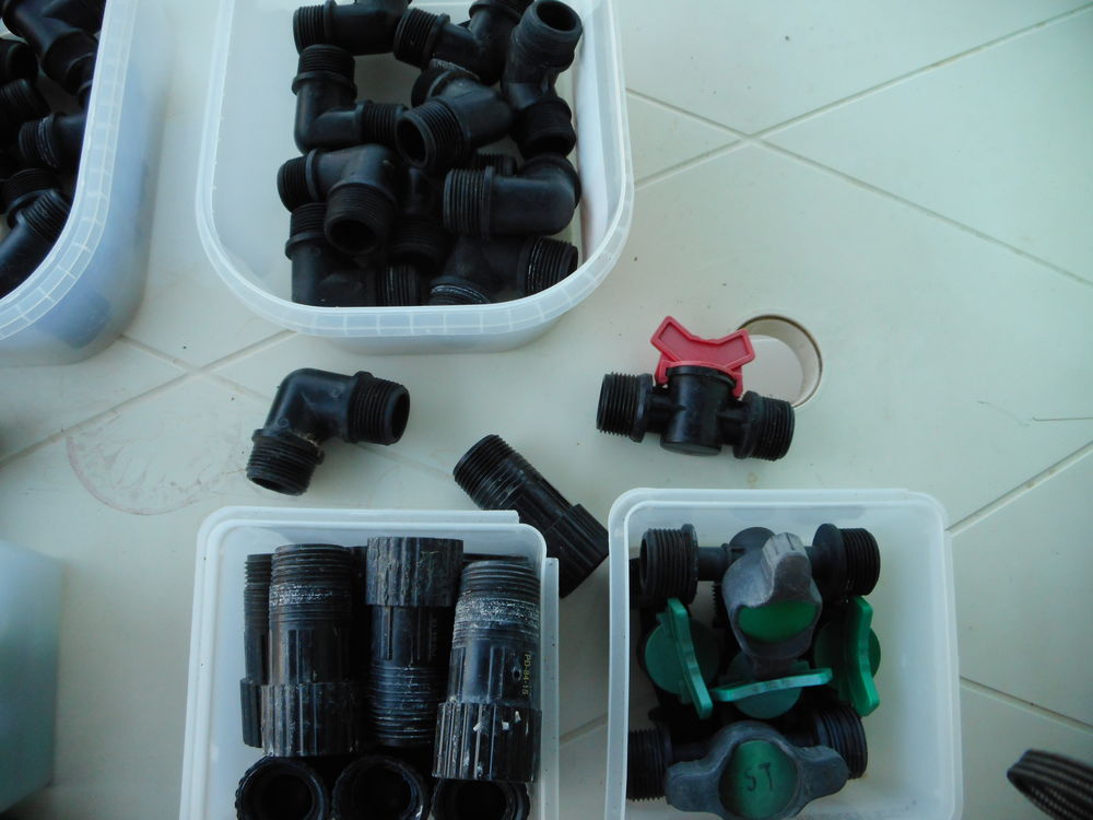 LOT DE NOMBREUX ACCESSOIRES D'ARROSAGE Jardin
