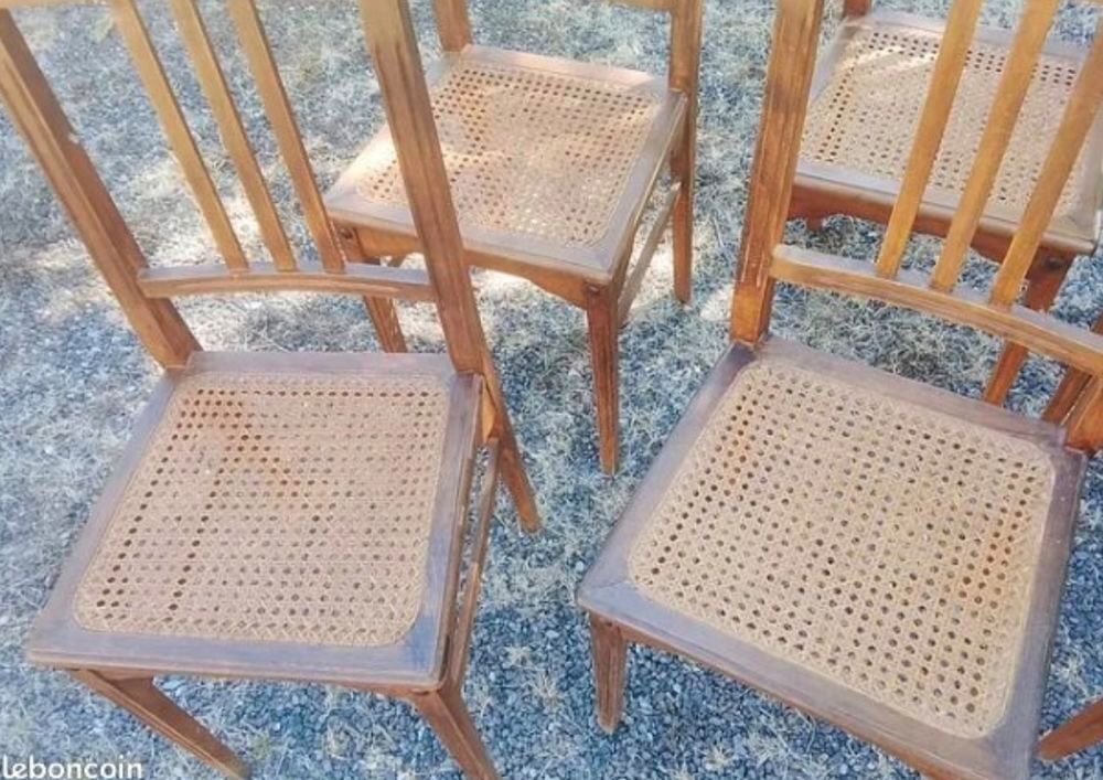 3 chaises can&eacute;es Meubles