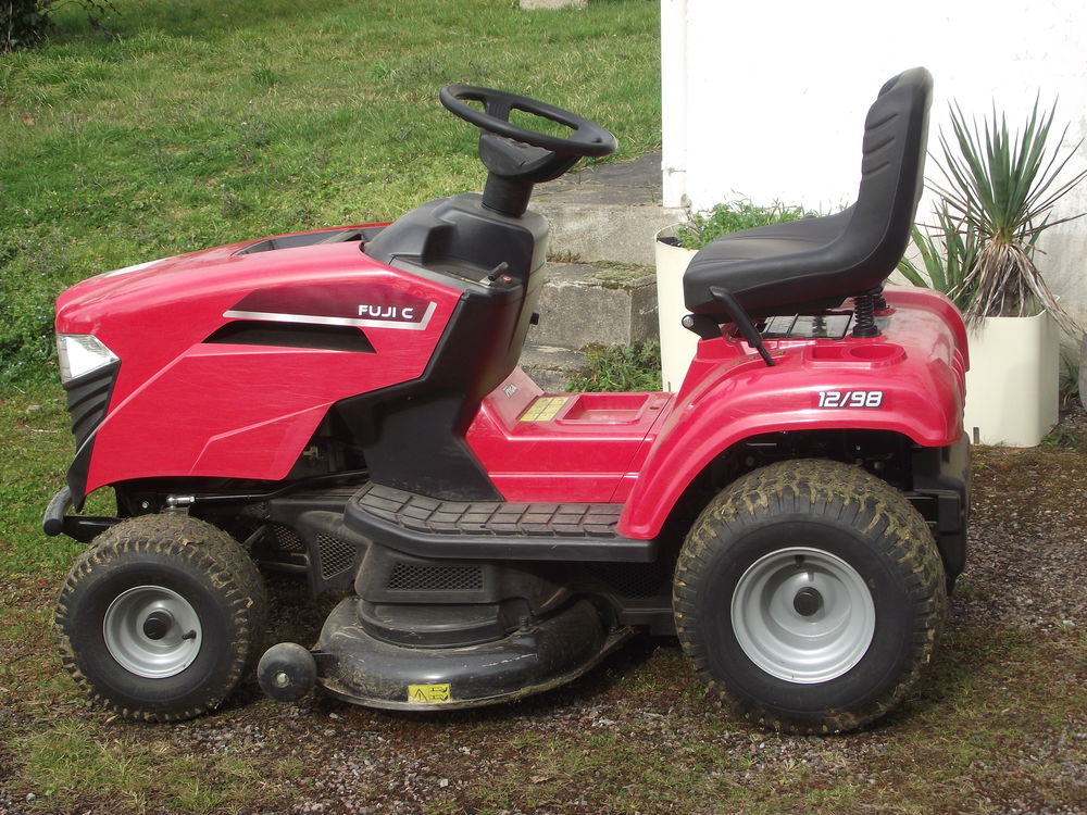 tondeuse autoport&eacute;e Jardin