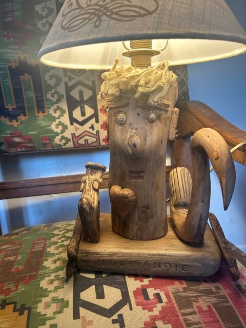 Lampe de Table Thmatique 'Normandie' en Bois Sculpt 285 Saint-Vaast-en-Auge (14)
