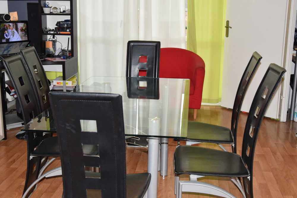 table en verre et chaises Meubles