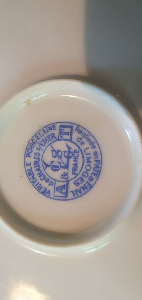 SERVICE DE TABLE EN PORCELAINE De LIMOGES 1950 400 Laroquebrou (15)