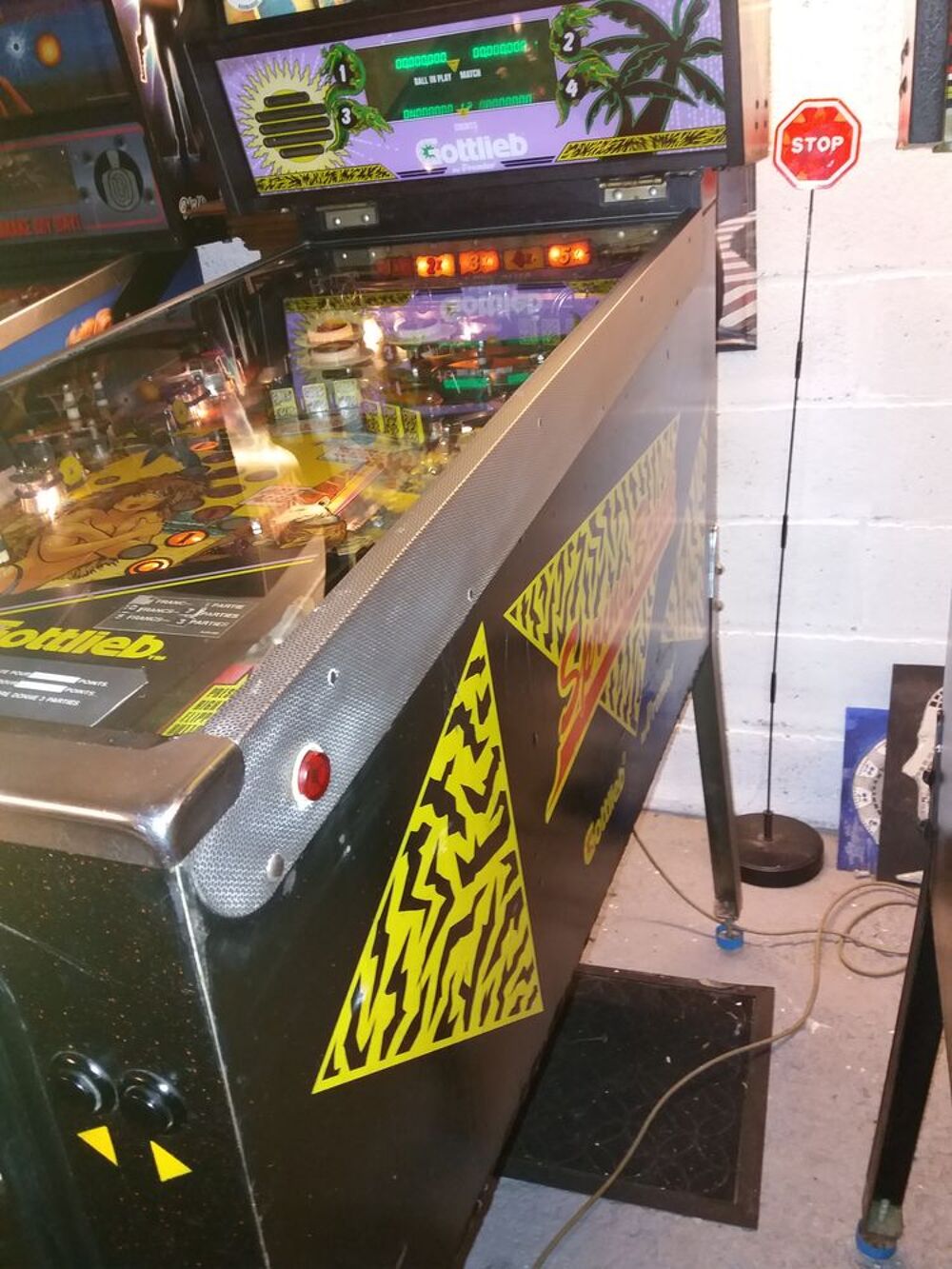 R&eacute;cup&egrave;re ancien jeu a monnayeur en panne hs ou pour pi&egrave;ces Meubles