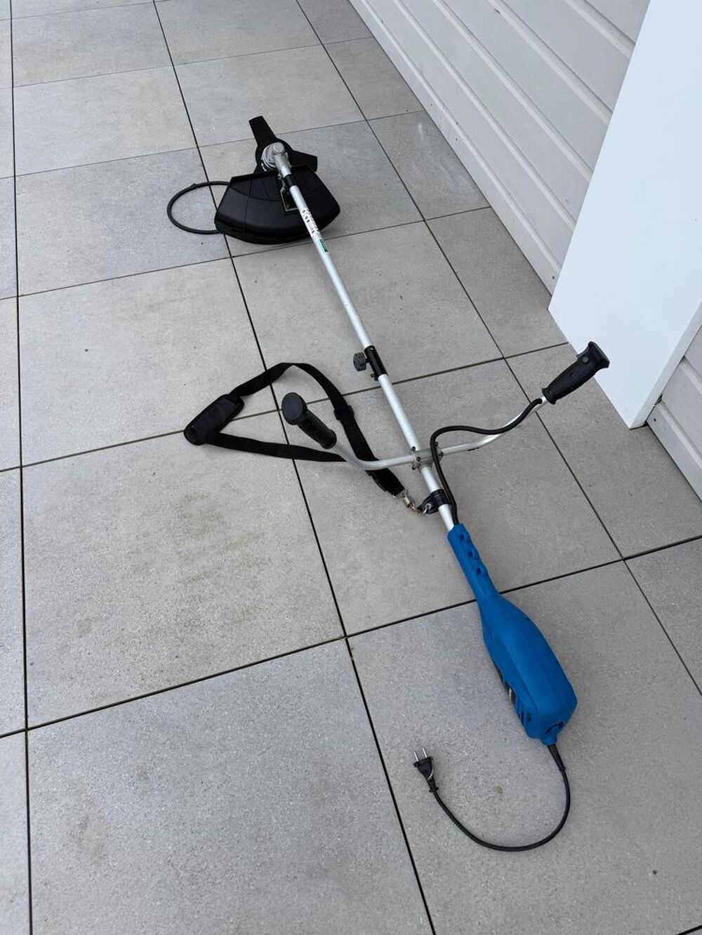 D&eacute;broussailleuse &eacute;lectrique Hyundai 1400 W €" lame 3 dents Jardin