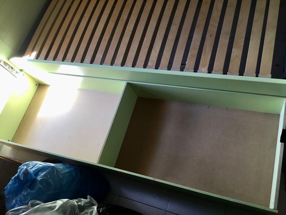 Lit enfant avec 2 tiroirs, 90x190, vendu avec sommier &agrave; lattes, en bois. Meubles