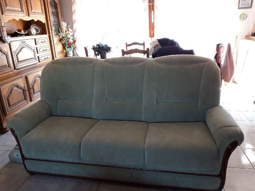 1 canap&eacute; lit et 2 fauteuils &eacute;lectrique Meubles