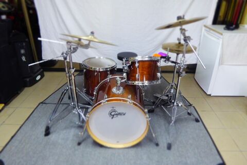 je c�de beaucoup d'instrument de musique ,d'�clairage . 1900 Cervens (74)