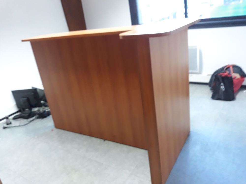 tr&egrave;s+belle+banque+d+accueil+avec+bureau+incorpore+en+bois Meubles