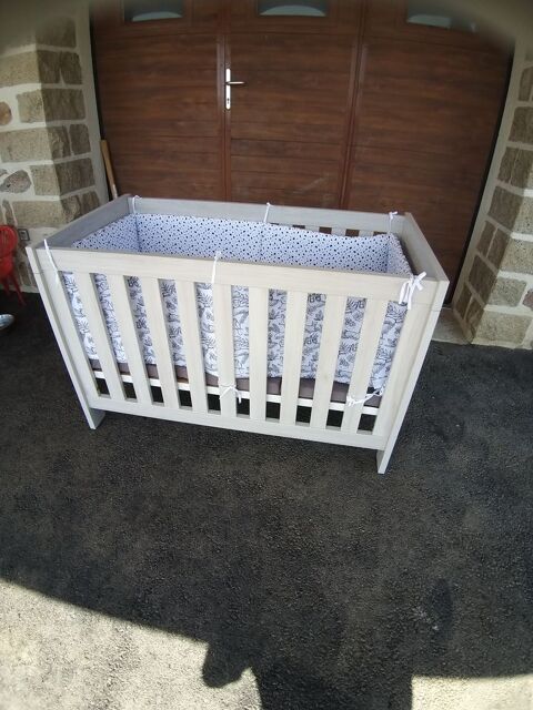 Lit b�b� en bois haute qualit� 90 Apinac (42)