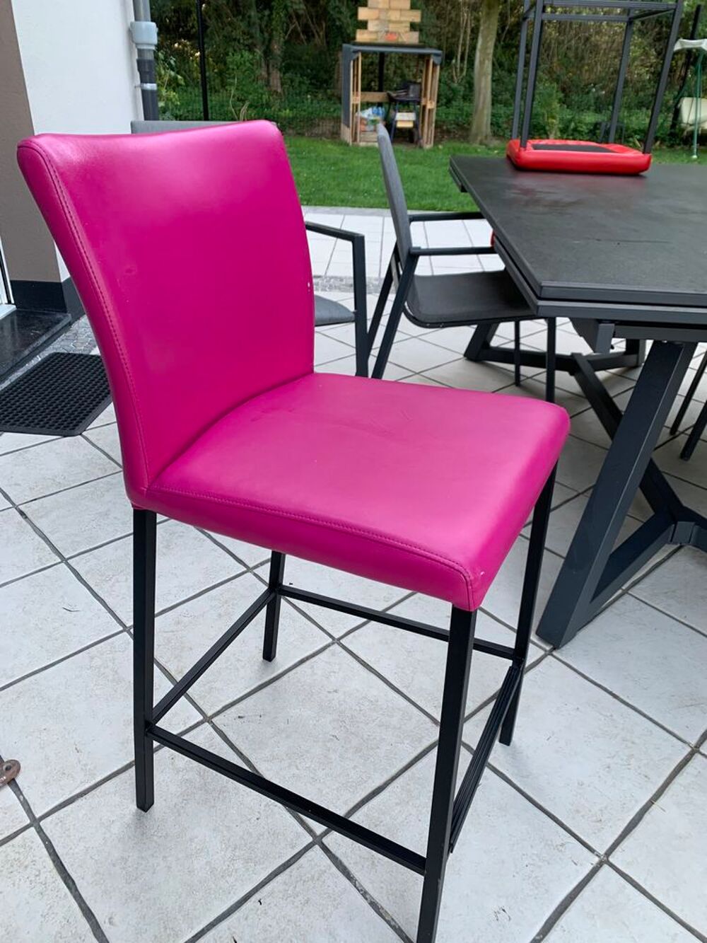 Table haute (allonge incorpor&eacute;e) et tabourets Meubles