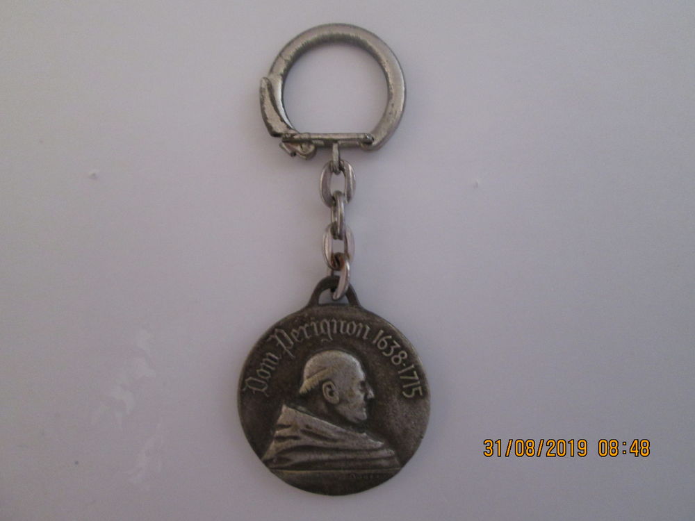 porte cl&eacute;s "Mo&euml;t &amp; Chandon"
Port 3€ 