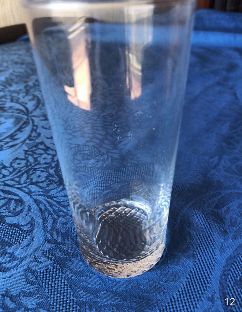 Lot de 12 assiettes et 6 verres planteur et 12 verres &agrave; eau. Cuisine