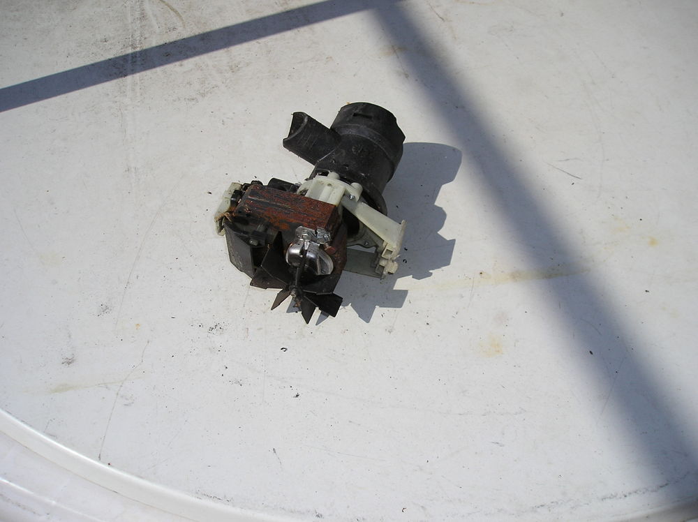 Pompe de vidange pour lave-linge Fagor ?Brandt
Bricolage